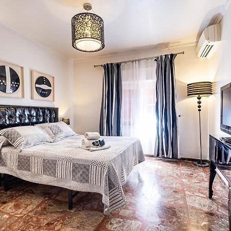Hotel Gines Bagian luar foto