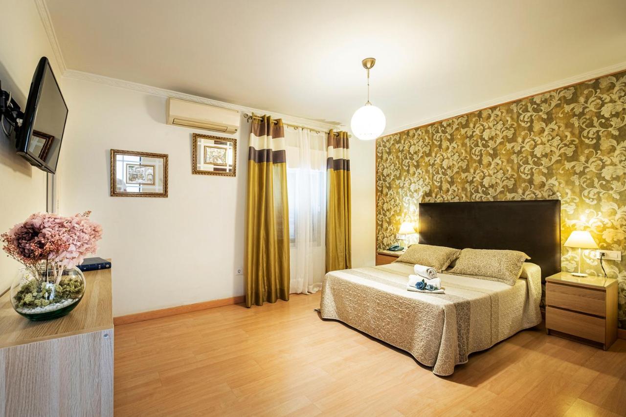 Hotel Gines Bagian luar foto