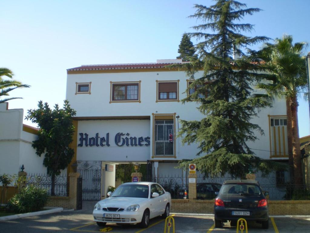 Hotel Gines Bagian luar foto